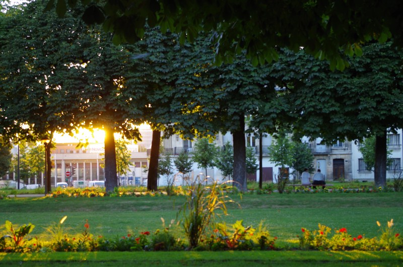 The surprisingly pretty and green vibe of central Reims with its parks