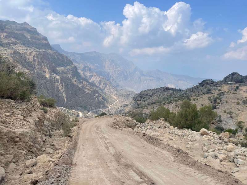 4WDing across the Hajar Mountains via Hatt - 4WD dirt road descending from Hatt into the Hajar Mountains