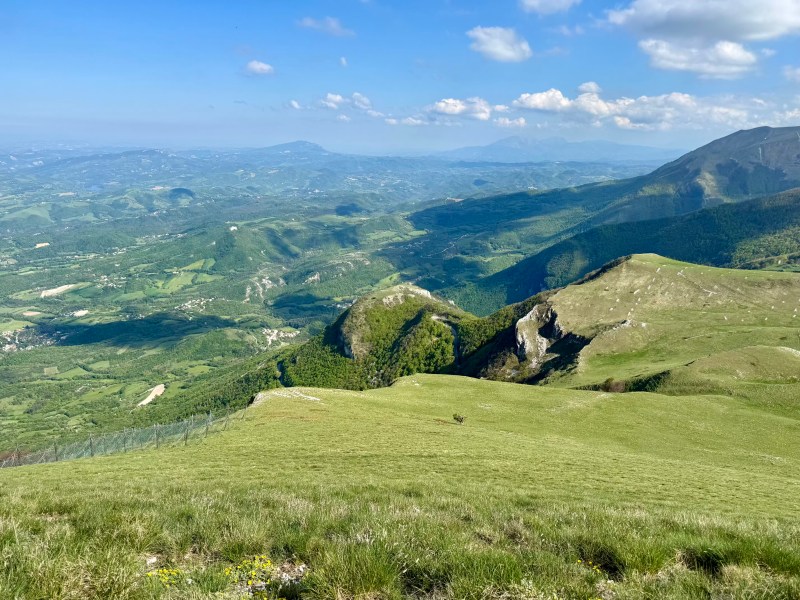 Views of the Green Heart of Italy Marche from Pizzo Meta in Sassossetto 