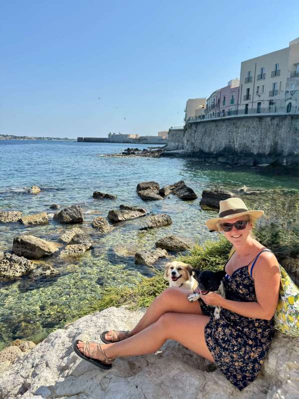 Spaggia Diana nel Forte was a fab place to cool down when walking through Syrcause
