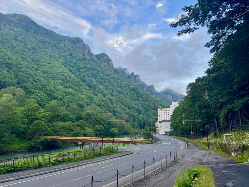 Hokkaido road trip - the road through the Sounkyo gorge in Daisetsuzan National Park